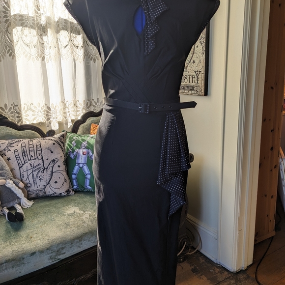 Stop staring keyhole wiggle dress Medium - Picture 2 of 9